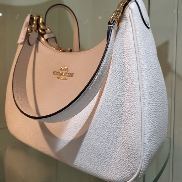 New! ☪️ Teri Hobo Bag in Gold/Chalk (Only 1 Left!) - Picture 12 of 13